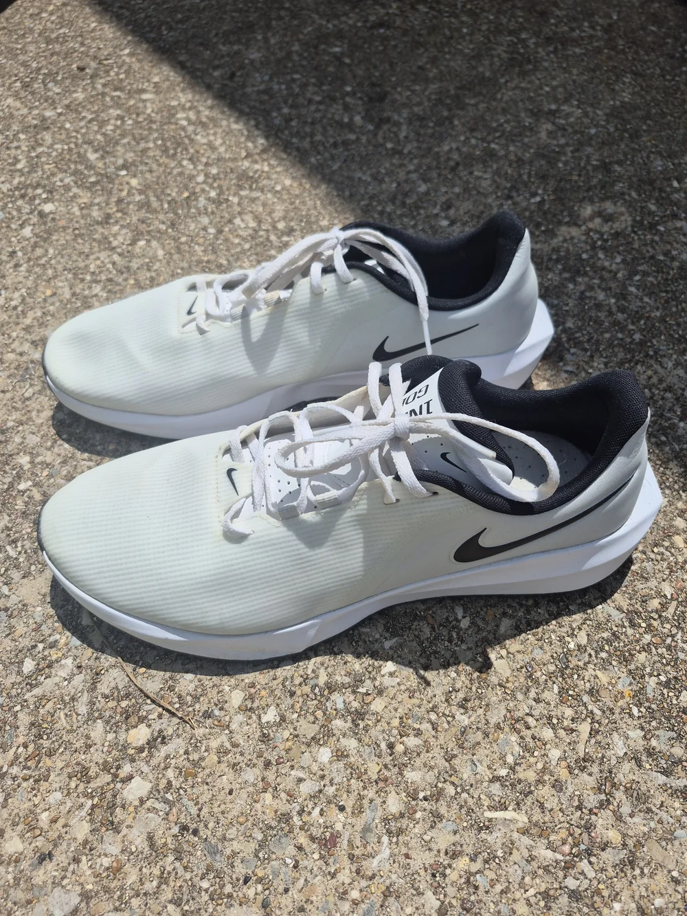 Nike Men’s White and Black Low-Top Sneakers